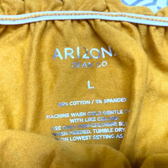 Off-Shoulder Yellow Floral Top - Picture 3 of 3